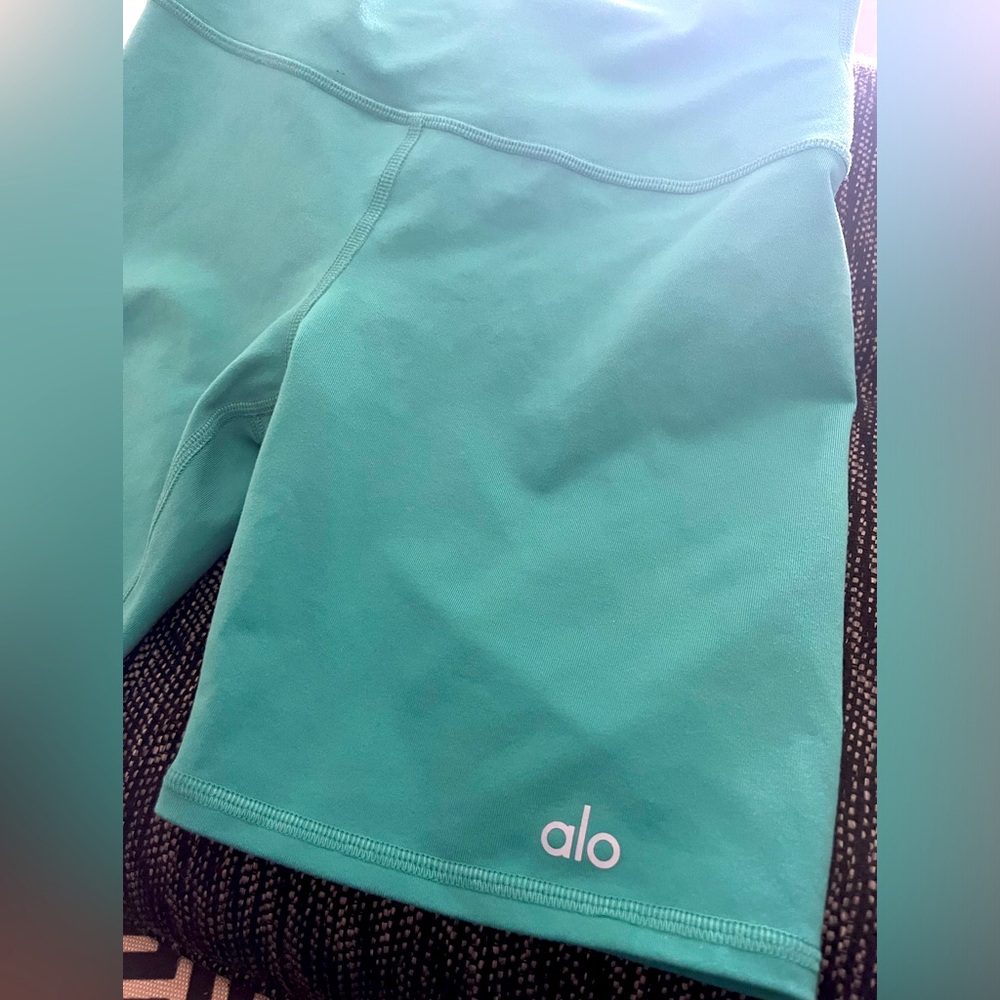 Alo Yoga biker shorts